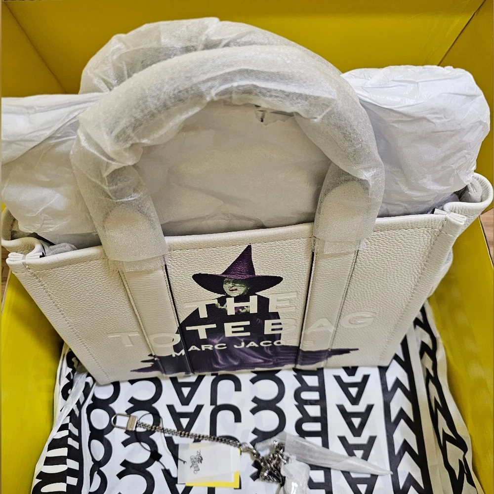 🧙MARC JACOBS X WIZARD OF OZ THE WICKED WITCH TOTE BAG+BAG CHARM - Picture 15 of 17